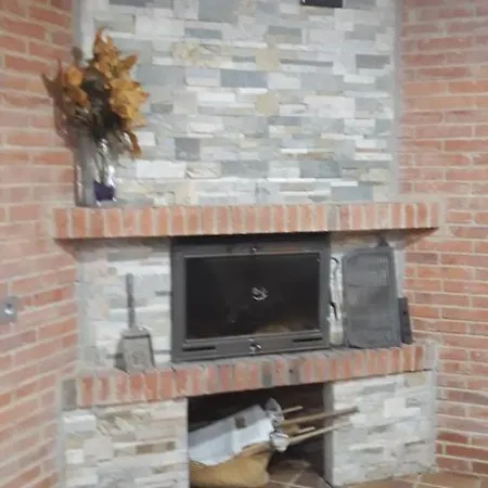 Con Terraza Y Chimenea *